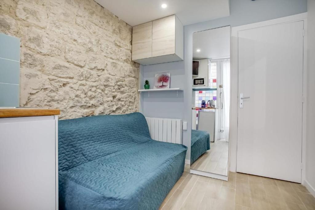 Tiny Boutique In 11 Apartment