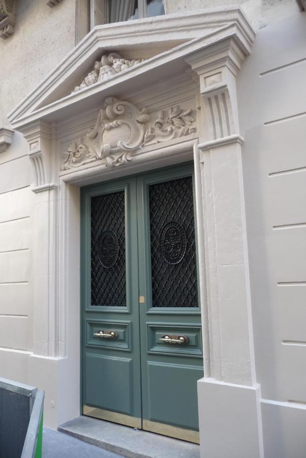 2 Pieces Faubourg Saint Germain 7 * Paris
