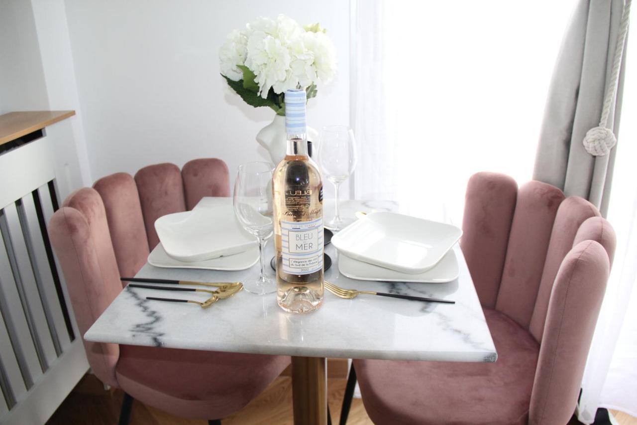Apartment Paris' Premium Romantic