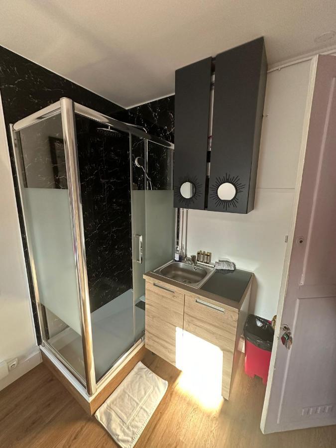 Petit Studette Sous Le Toit In The Heart Of The Fashion And Luxury District Apartment Paris