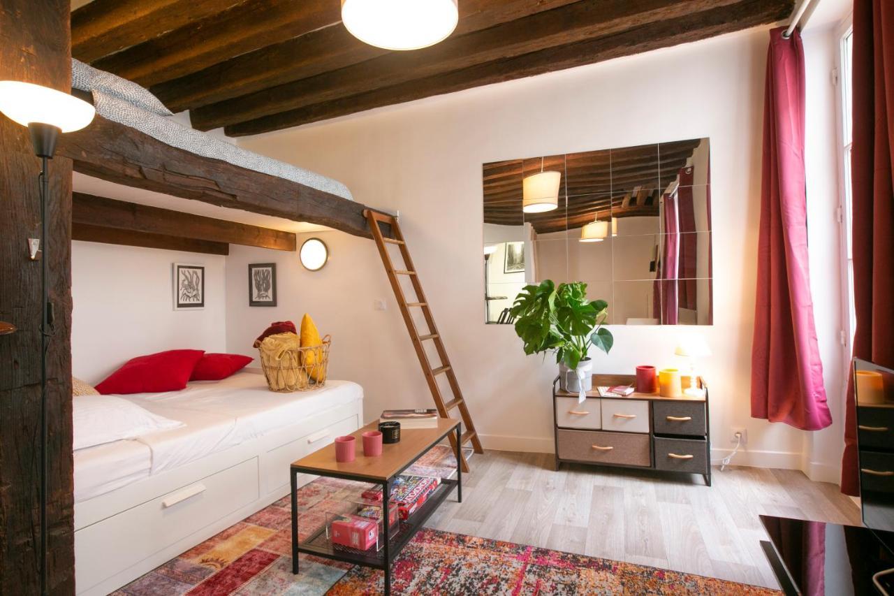 Authentic In Center Of Parisian Marais
