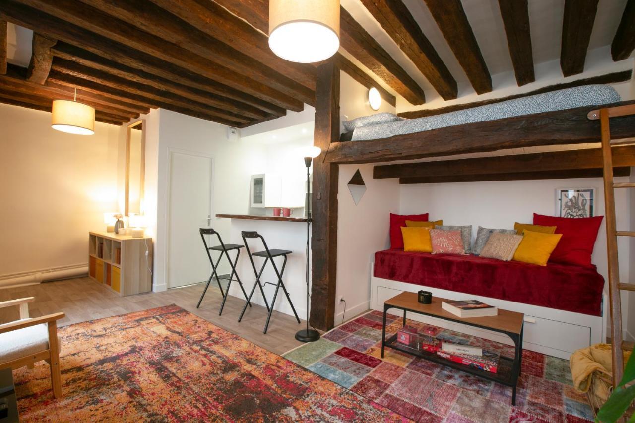 Authentic In Center Of Parisian Marais