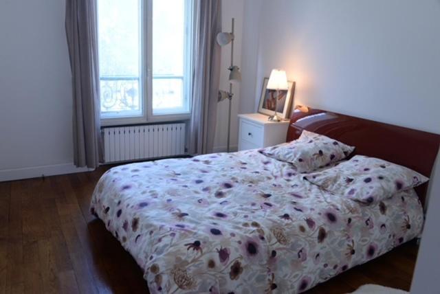 Hospedagem domiciliar Eiffel Edge Escape 30 M From Eiffel Tower *
