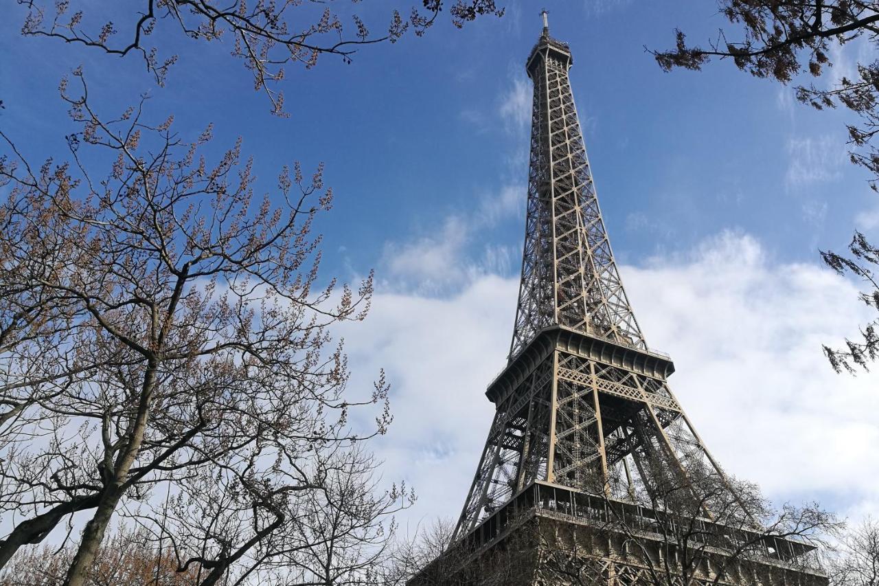 Proche De La Tour Eiffel