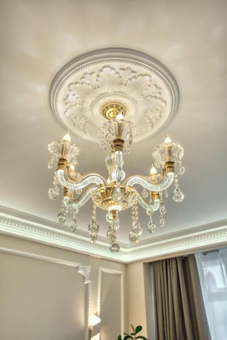 Charming New 2 Bedrooms With Aircon Apartment *