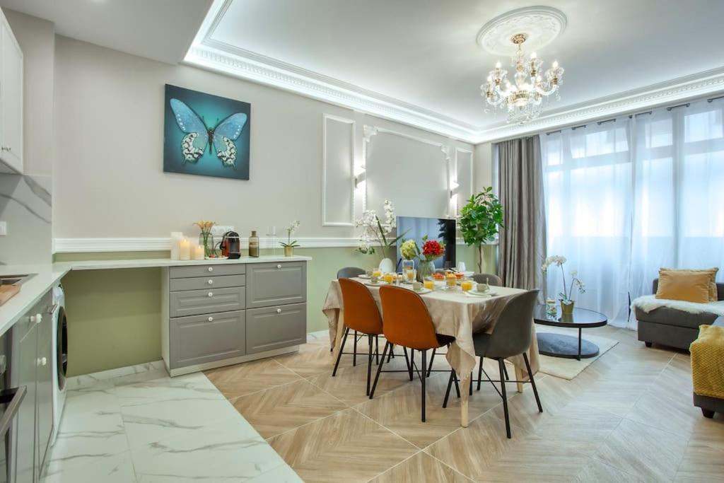 Charming New 2 Bedrooms With Aircon Apartment *