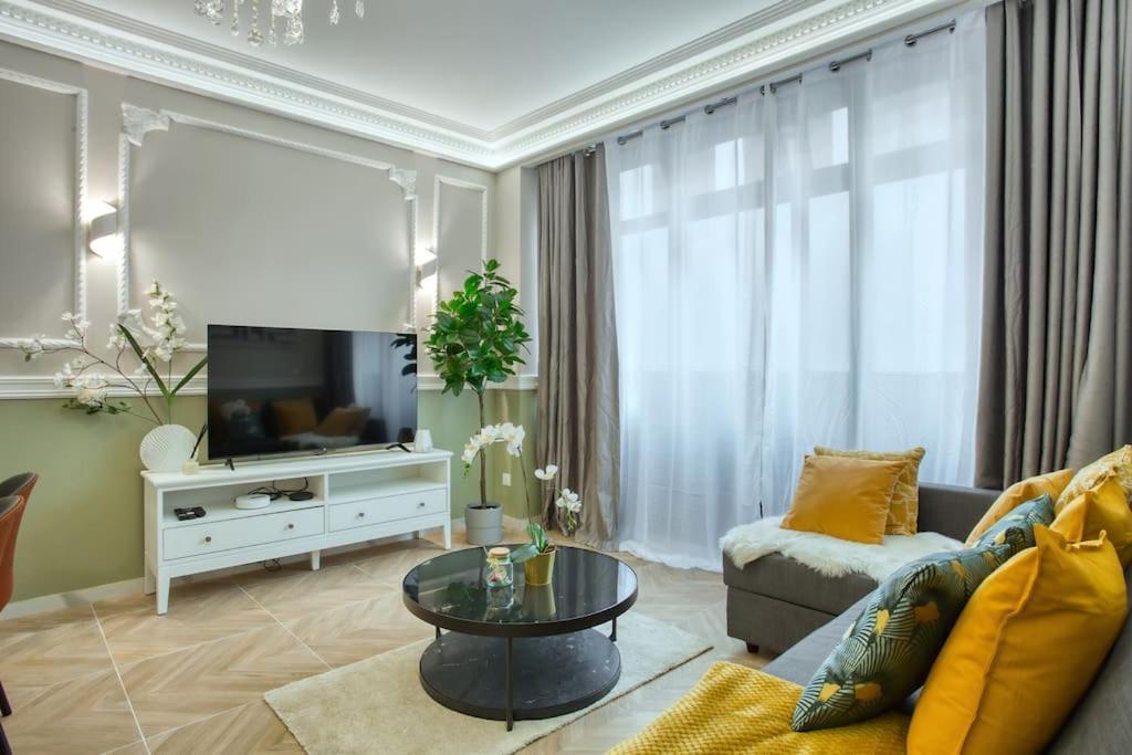 Apartment Charming New 2 Bedrooms With Aircon