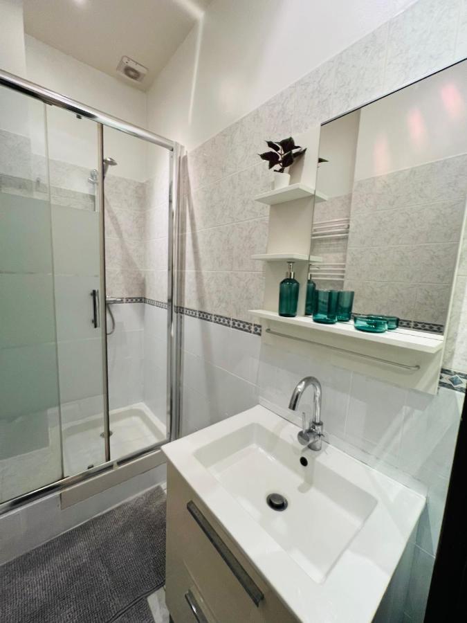 8 Centre Apartment