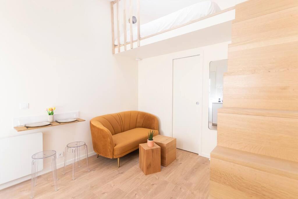 Beautiful In Small House Near Eiffel Tower Apartment *