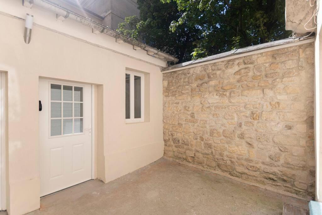 Beautiful In Small House Near Eiffel Tower Apartment Paris