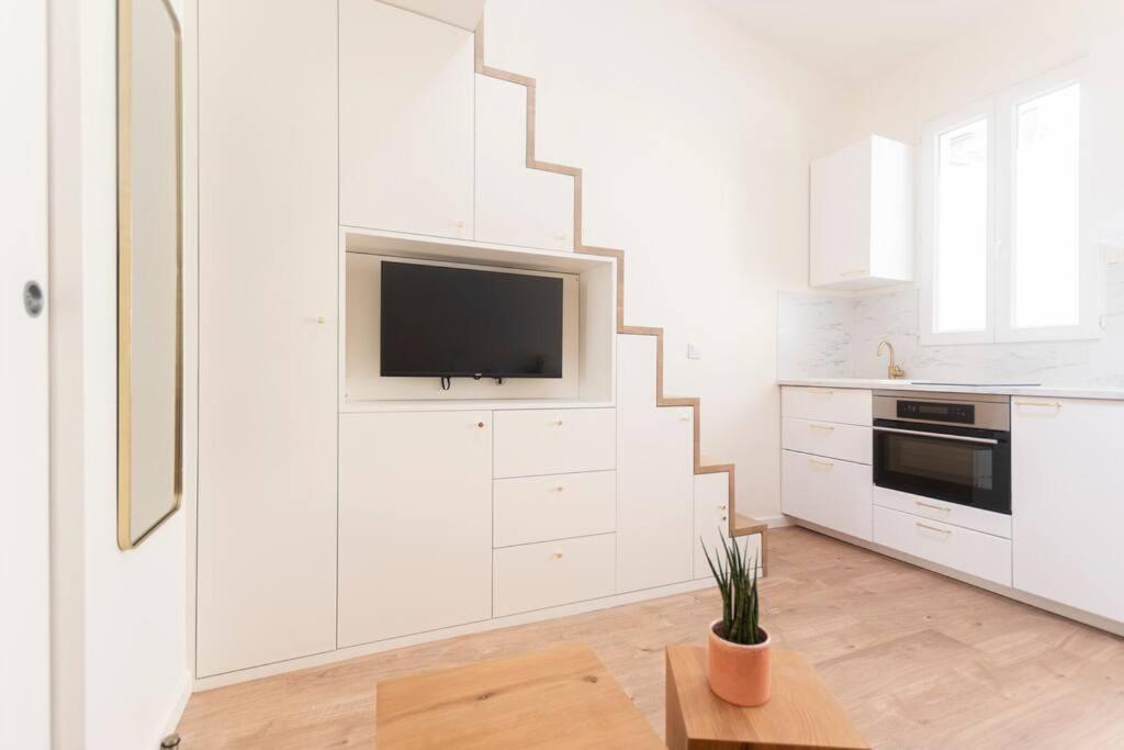 Apartment Beautiful In Small House Near Eiffel Tower
