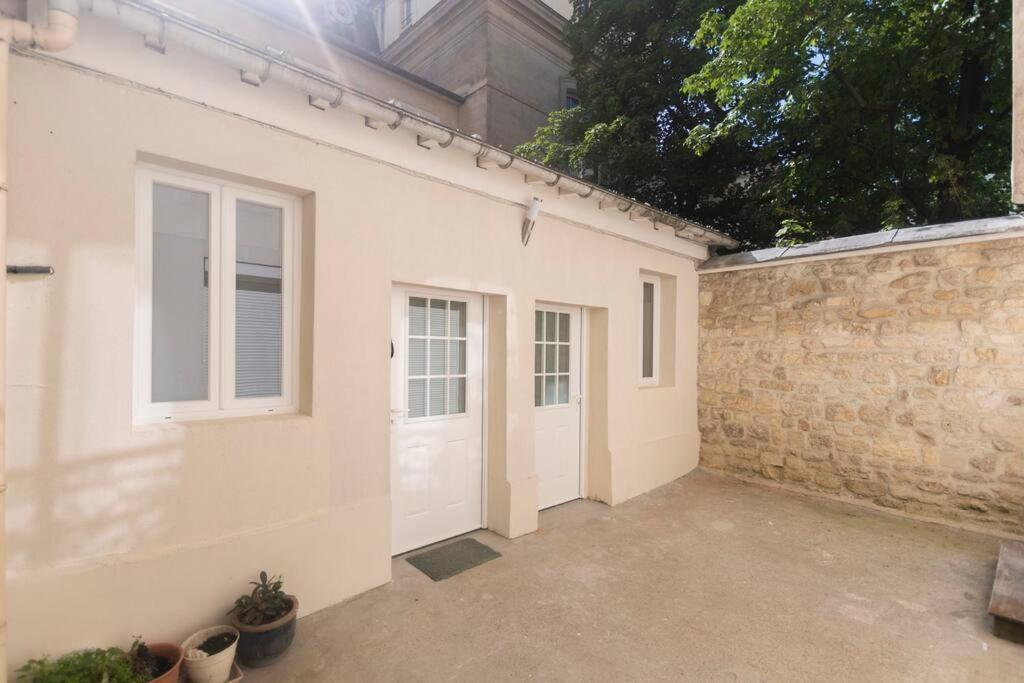 Beautiful In Small House Near Eiffel Tower Apartment Paris