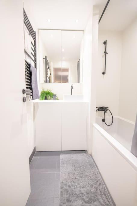 Part Of Saint-germain-des Pres / 3 Bedrooms * Paris