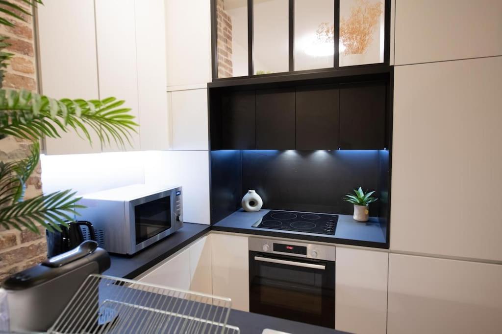 Part Of Saint-germain-des Pres / 3 Bedrooms Apartamento *