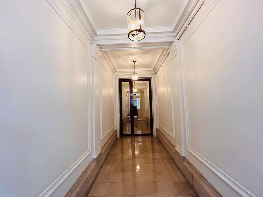 Part Of Saint-germain-des Pres / 3 Bedrooms Apartment Paris
