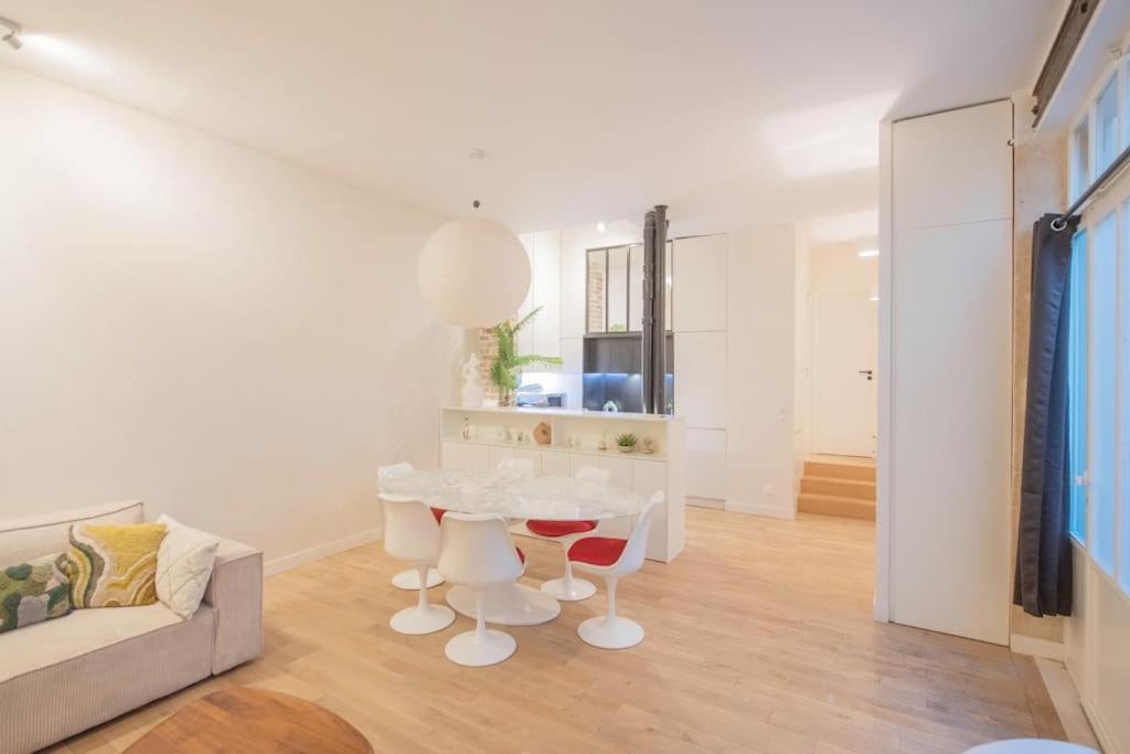 Apartment Part Of Saint-germain-des Pres / 3 Bedrooms *