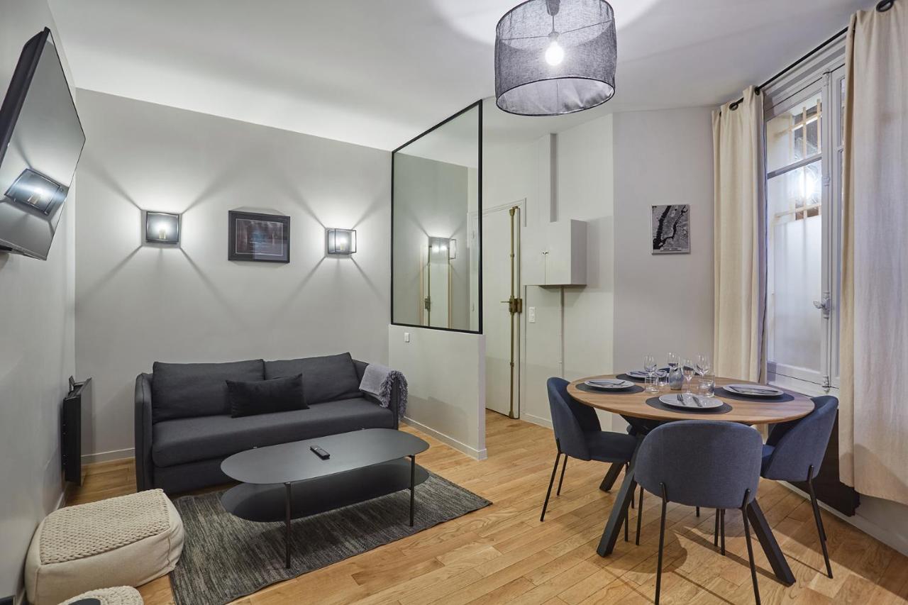 Center Of By Prestige Apartment *