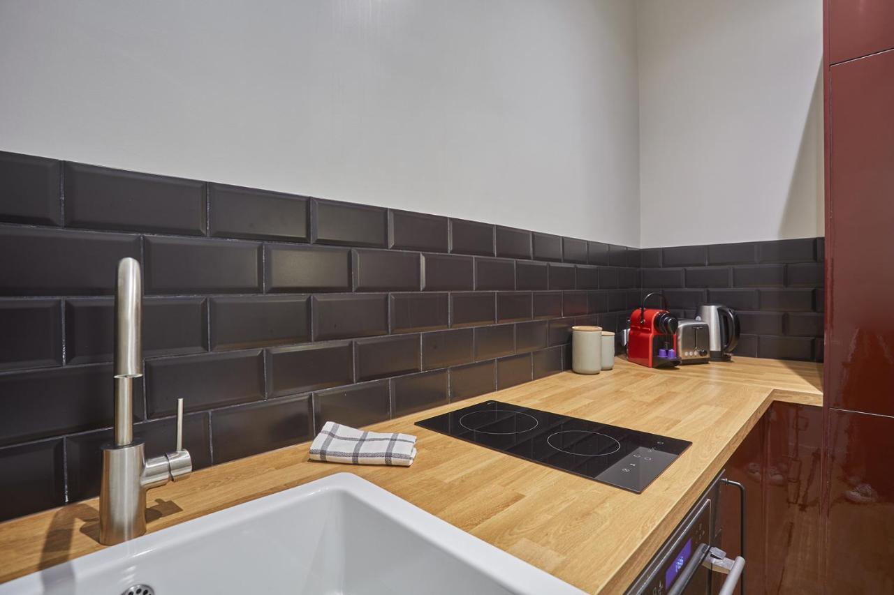 Center Of By Prestige Apartment *