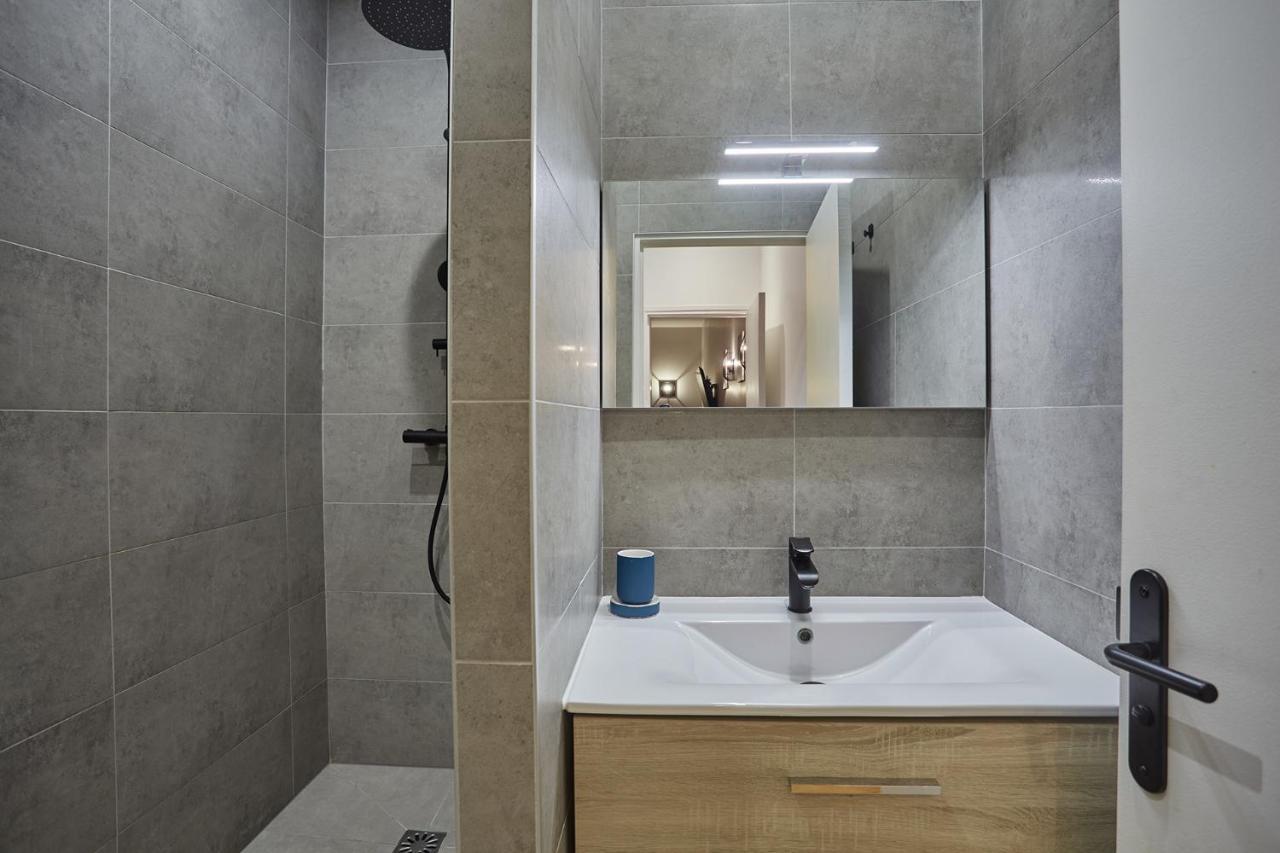 Apartment Center Of By Prestige Paris