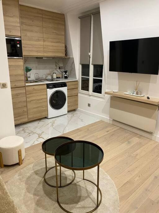 Apartment Joli 17 Paris
