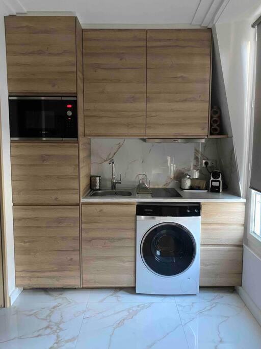 Apartment Joli 17 Paris