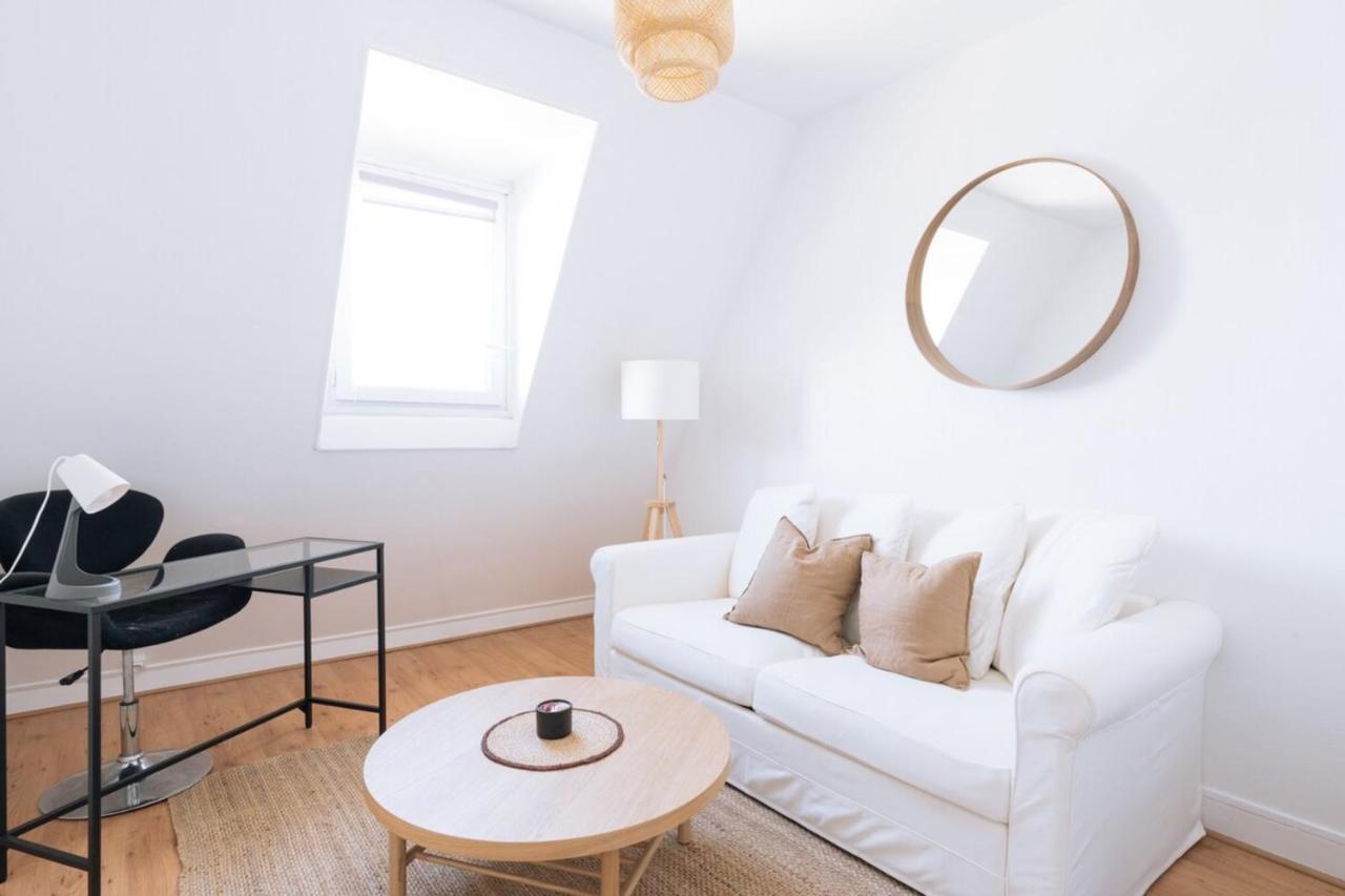 Chic W 2 Sofa Beds 18th Arrondissement Apartment