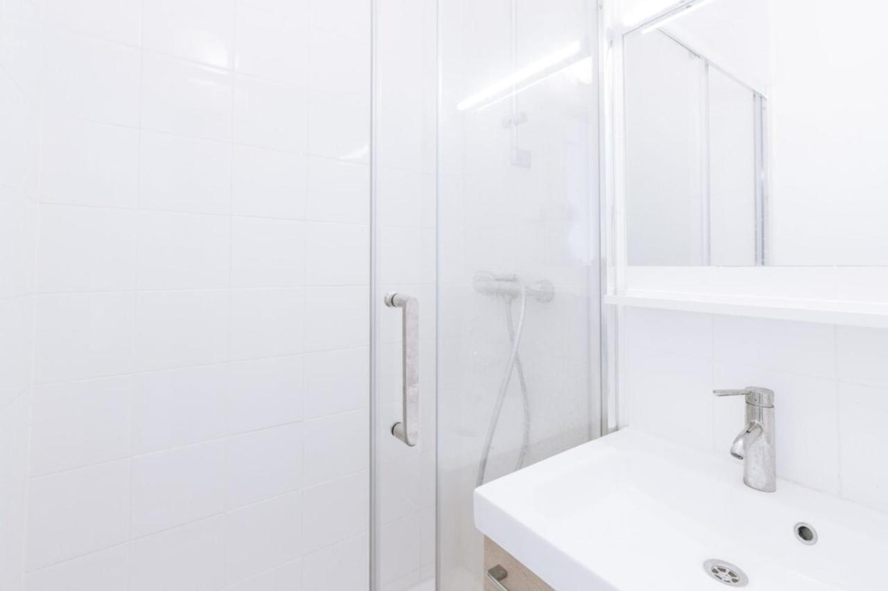 Chic W 2 Sofa Beds 18th Arrondissement Paris