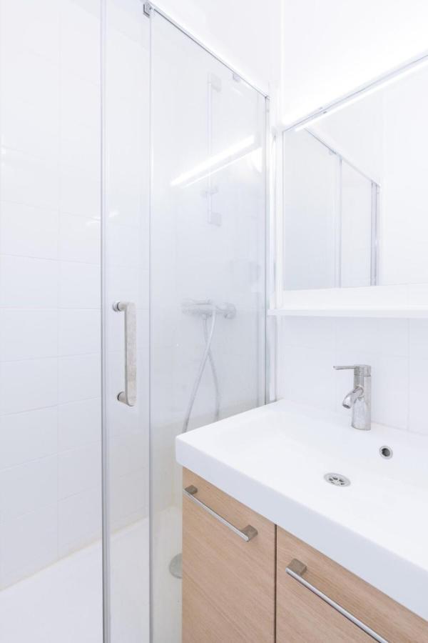 Chic W 2 Sofa Beds 18th Arrondissement Apartment Paris
