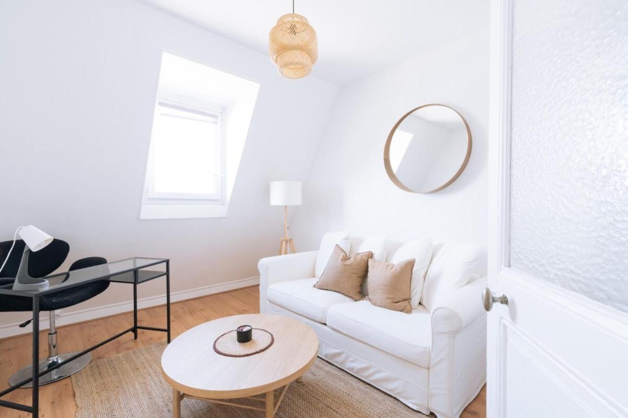 Chic W 2 Sofa Beds 18th Arrondissement