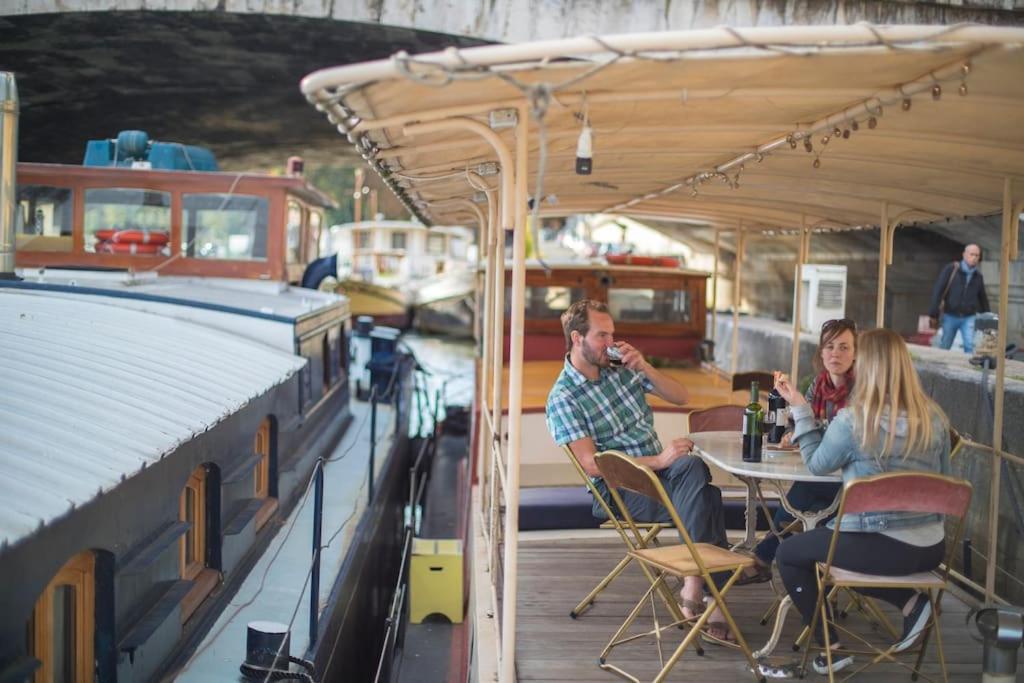 Botel Classic Riverboat In The Center Of *