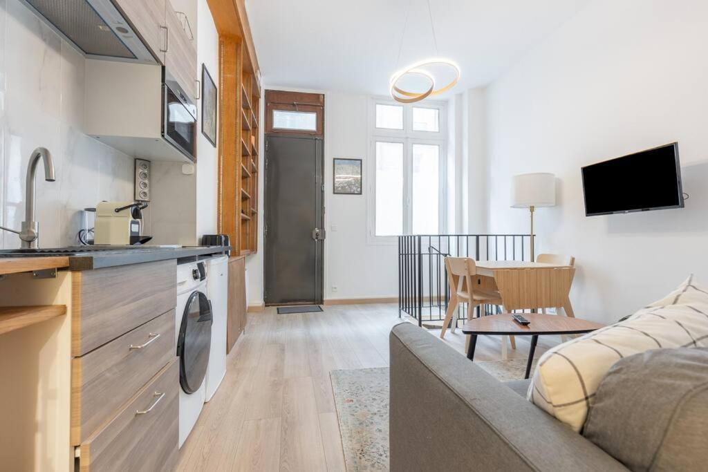 Apartment Charming Two Bedroom Wagram 17th Paris