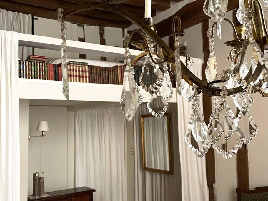 Apartment De Charme Au Coeur De L'ile St Louis