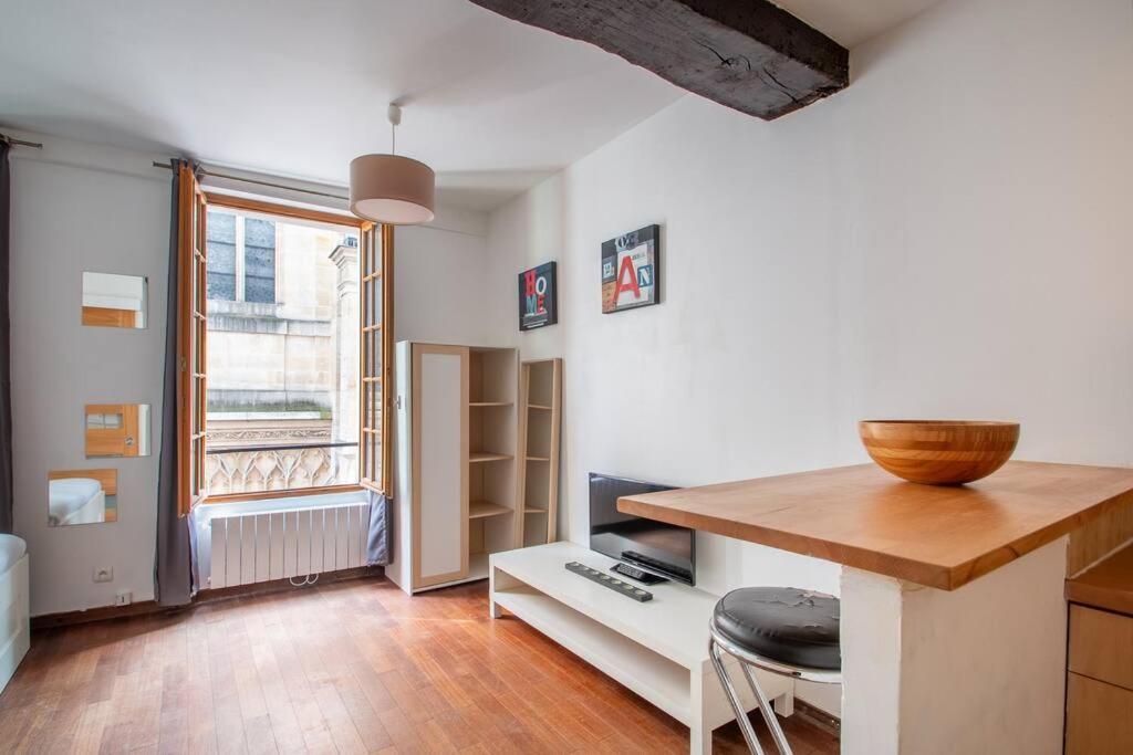 Au Coeur Du Marais - Ii Apartment