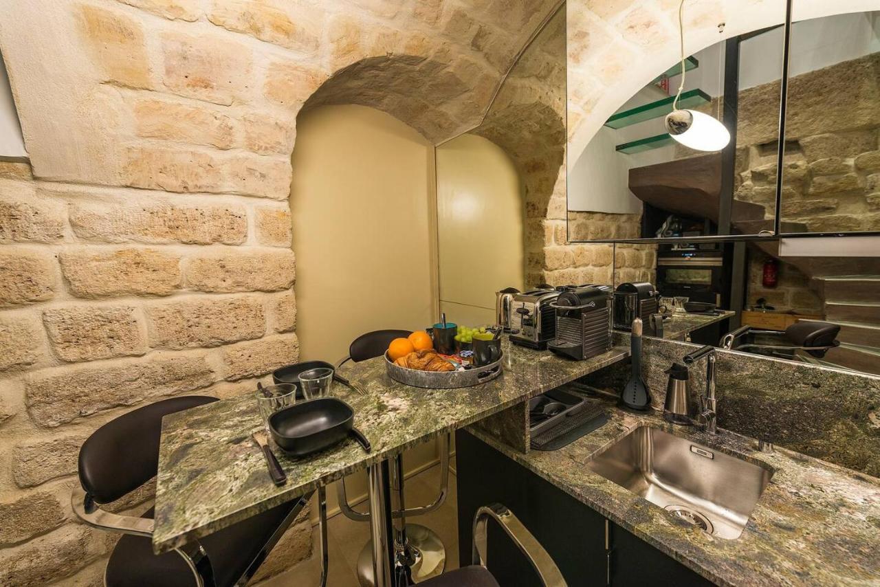 Apartment Le Marais - Place Des Vosges - Tournelles 86 *