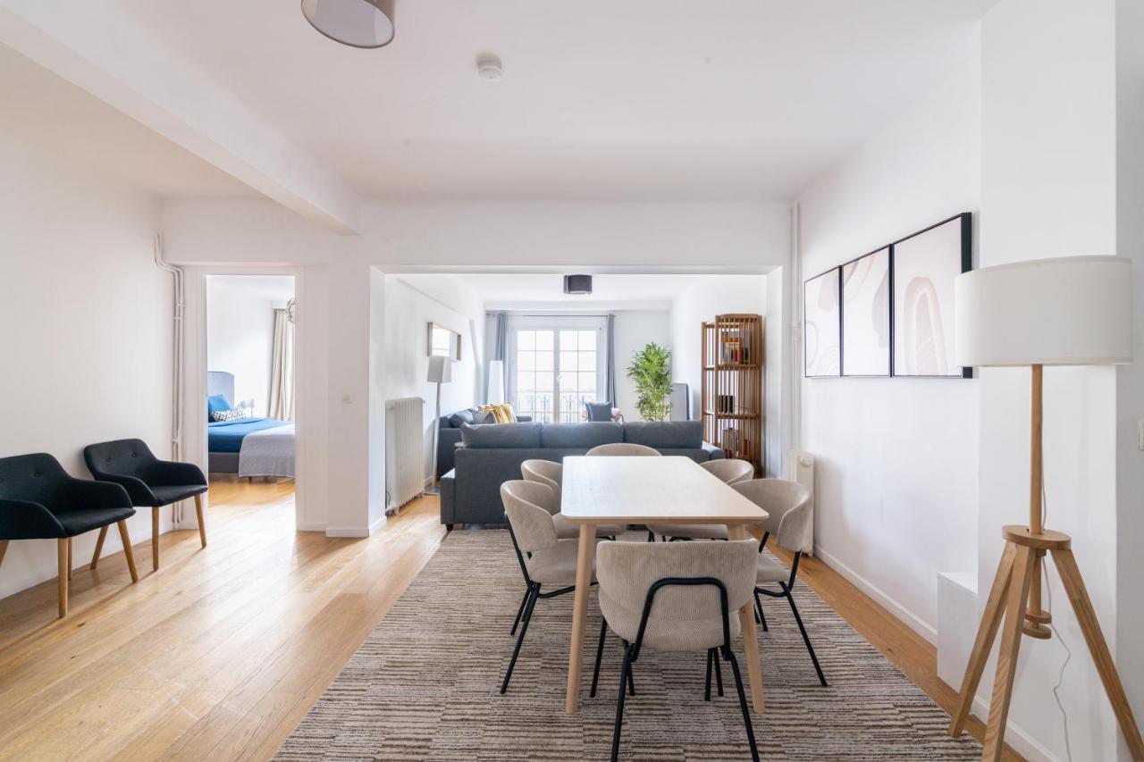 Luxurious 2 Bedroom Arc De Triomphe Grande Armee Apartment