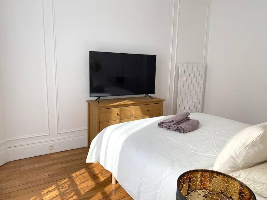 Apartment Mytripinparis - Large And Sunbathed 1br - Close To The Eiffel Tower *