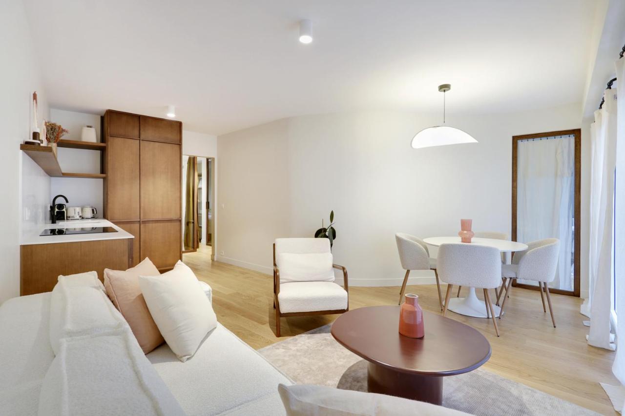 Pick A Flat's In Saint-germain - Rue De Sevres * Paris