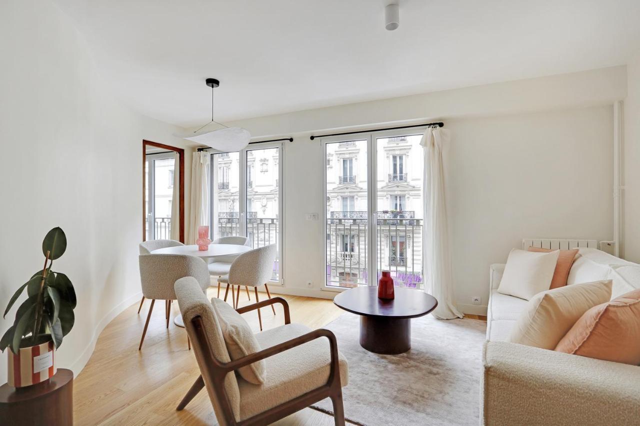 Pick A Flat's In Saint-germain - Rue De Sevres Paris