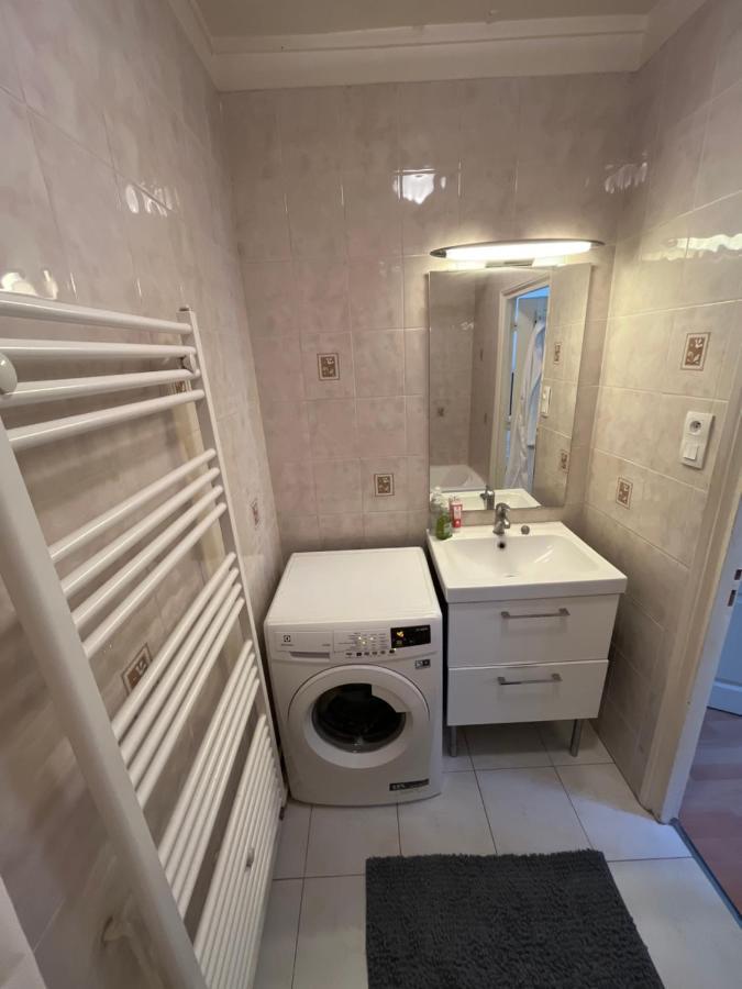 Amazing 1 Bedroom, 30sec From Arc De Triomphe