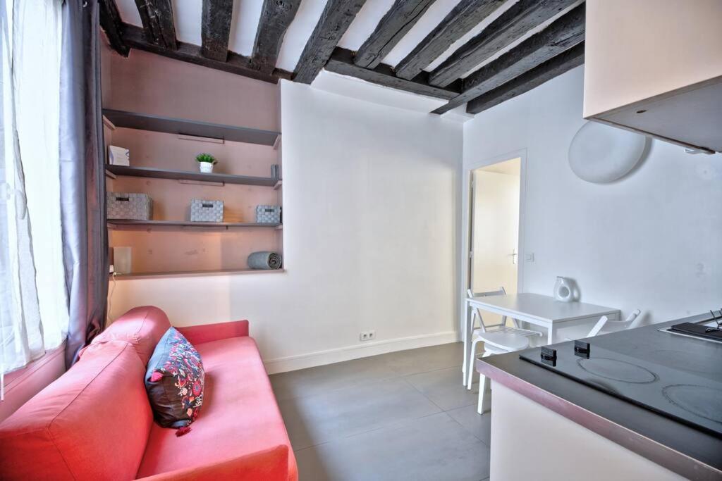 Apartment 1 Bedroom Only 15 Min Walk To The Louvre Paris