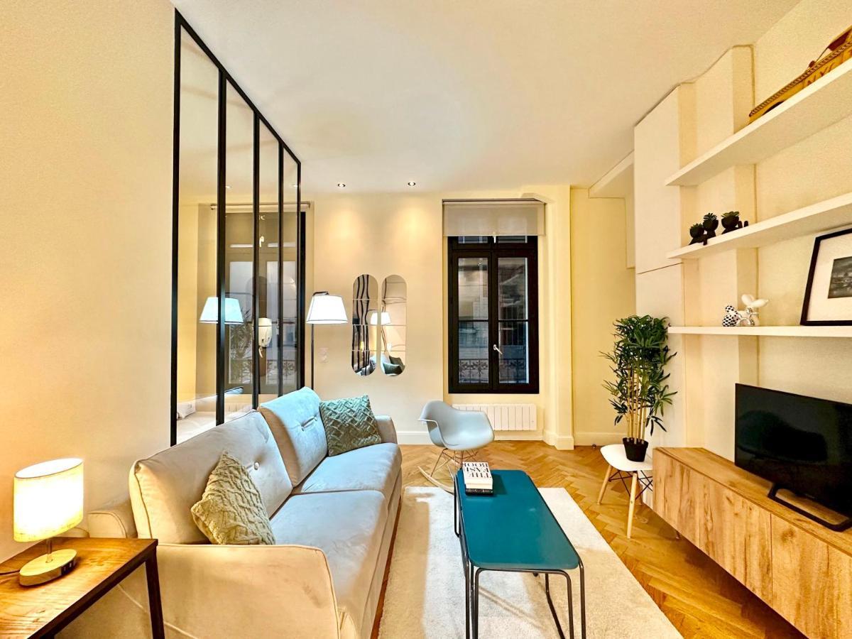 Apartment Eiffel Tower Champs De Mars