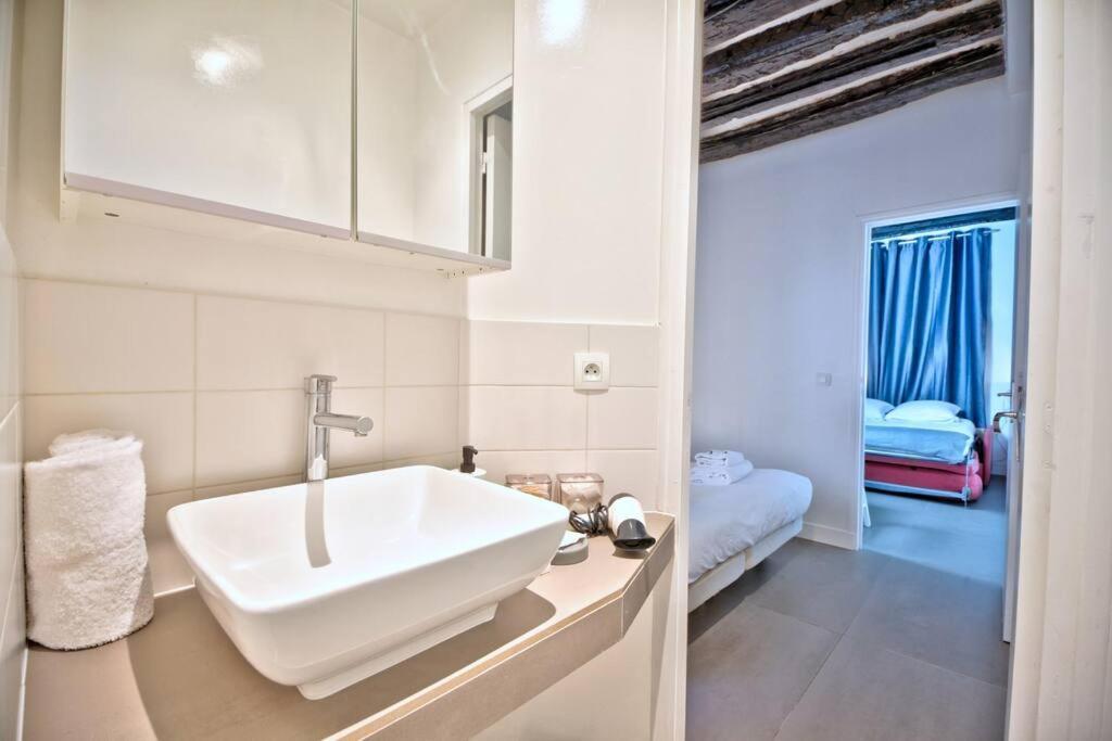 1 Bedroom Only 15 Min Walk To The Louvre Apartment