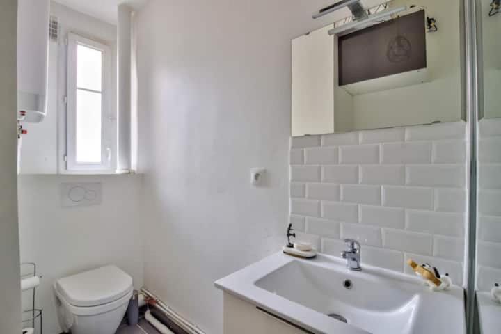 Flat Near Porte Clignancourt Metro Station Apartment Paris