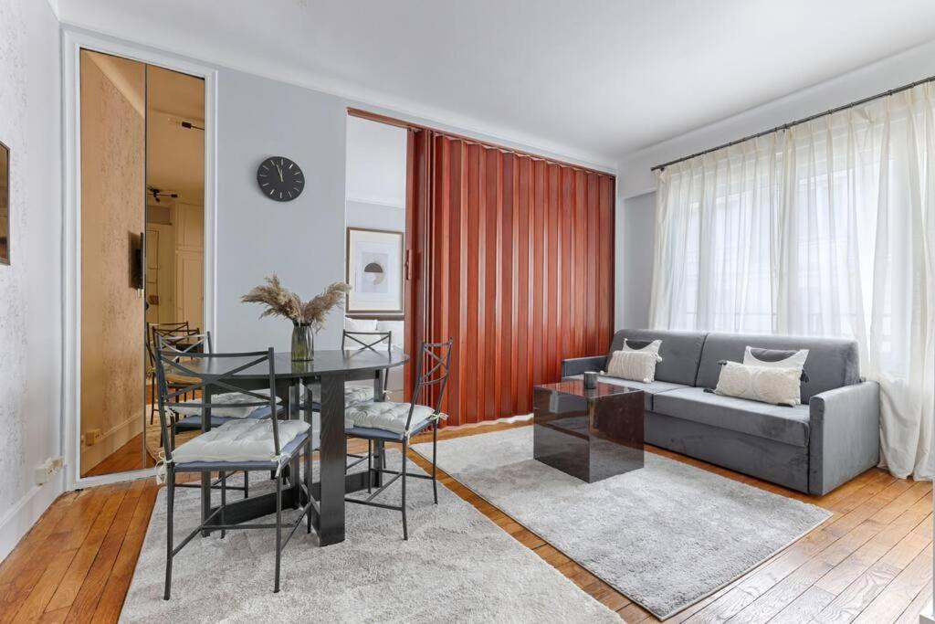 Matignon Saint-honore : Magnifique 1br * Paris