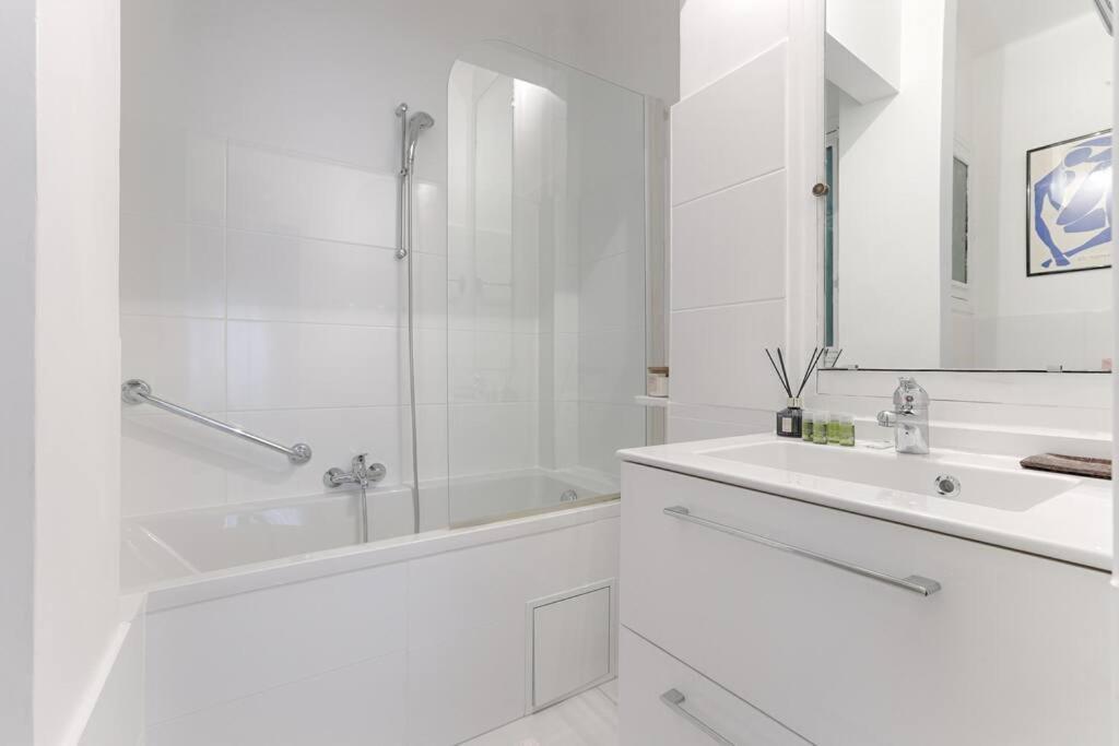 Matignon Saint-honore : Magnifique 1br Appartement Paris