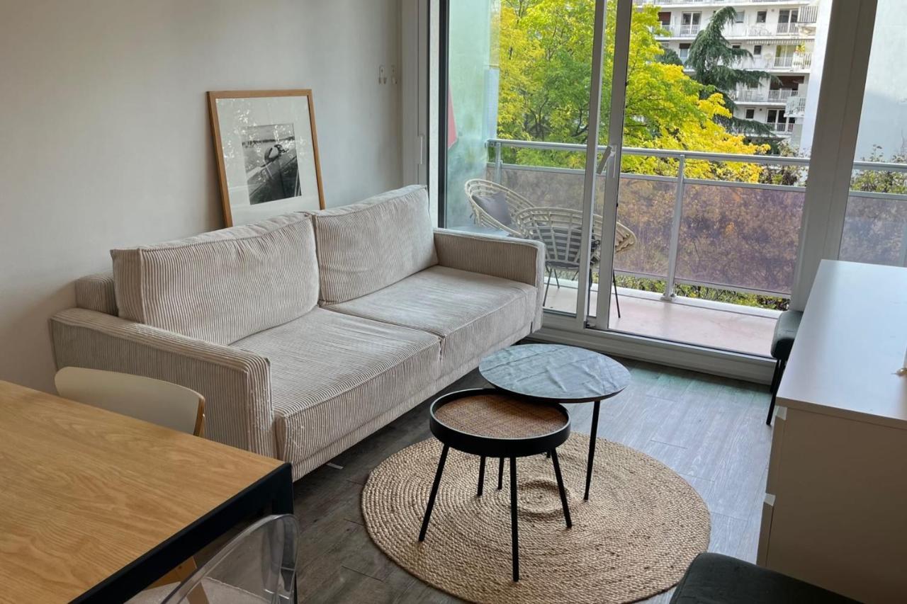 Small Nest With View Of The Eiffel Tower Appartement *