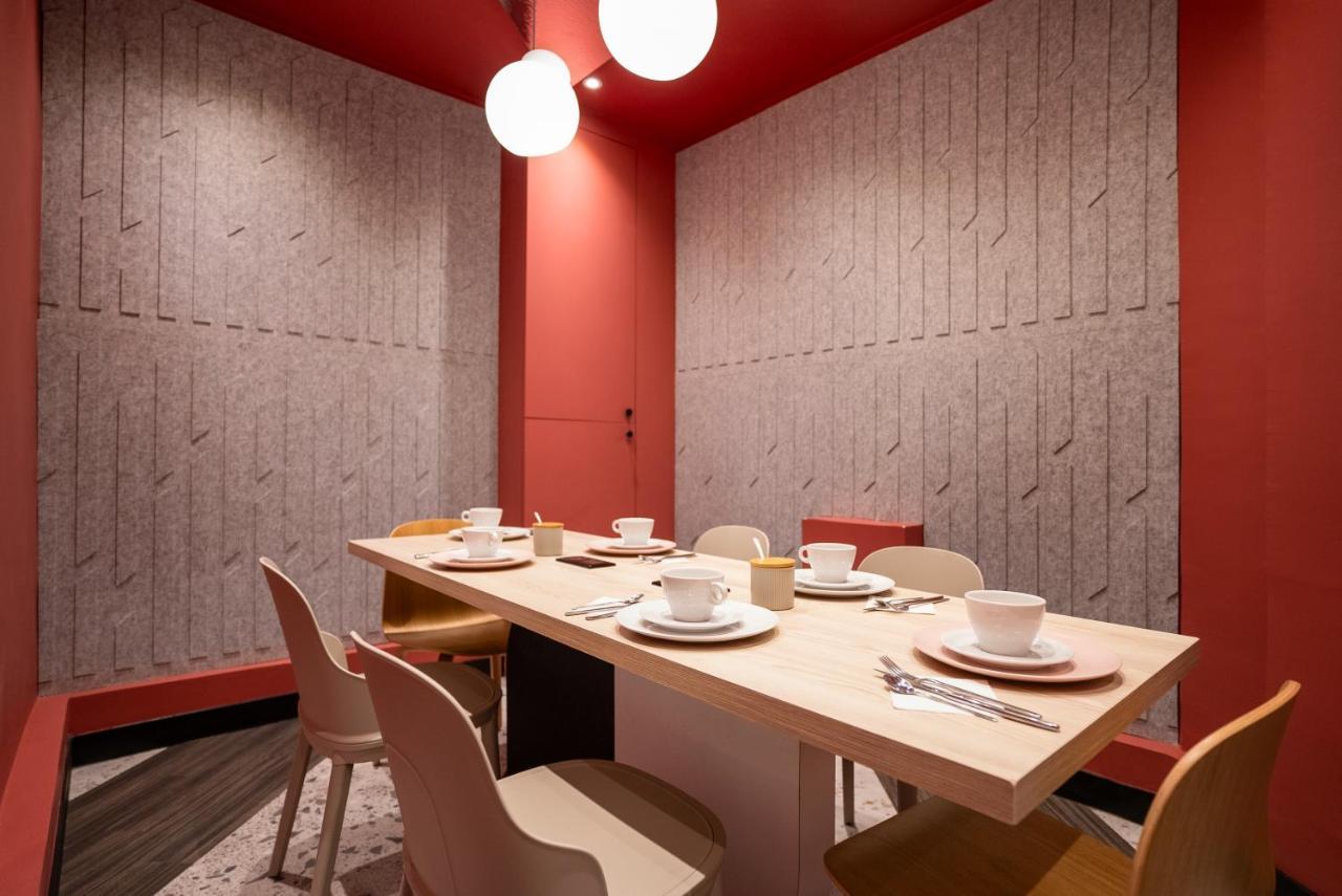 Modern Montmartre Hotel