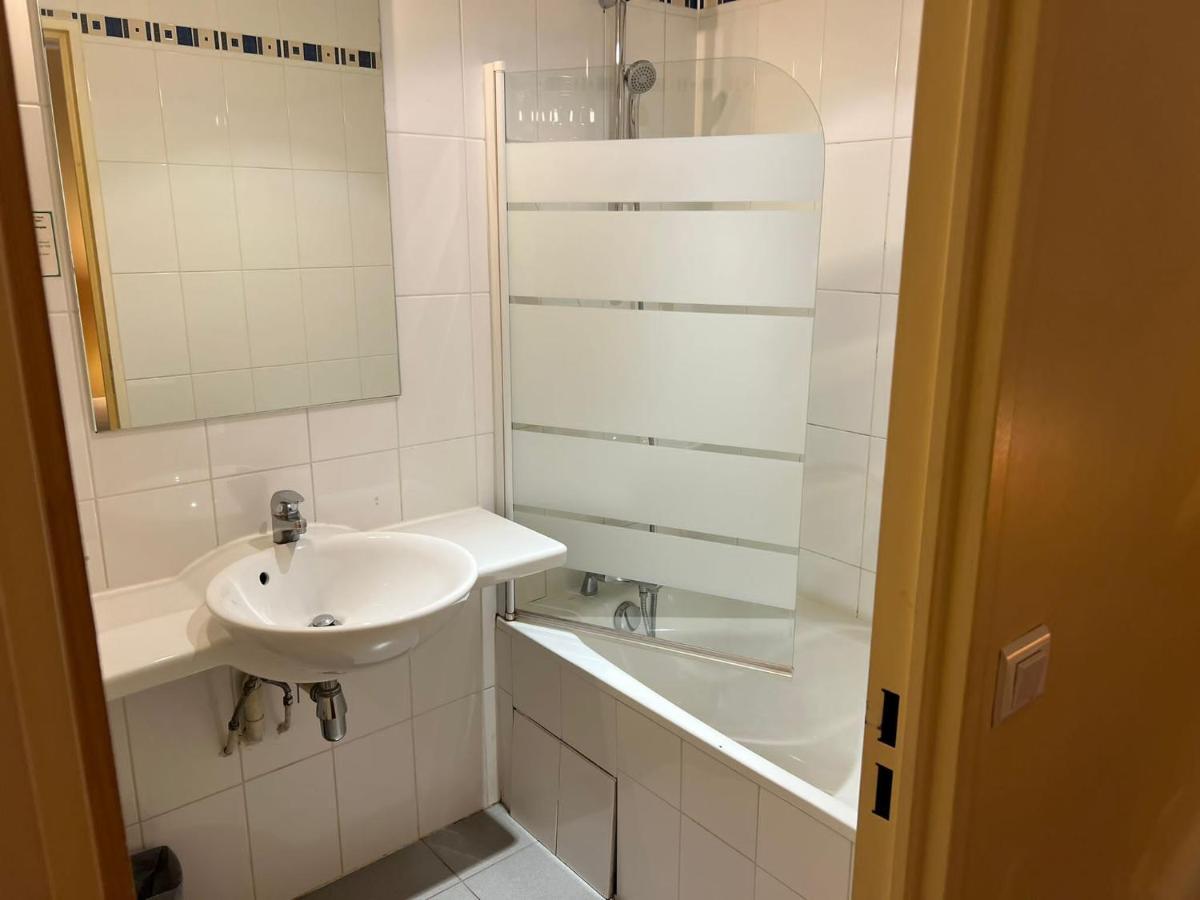 121 Hotel Paris