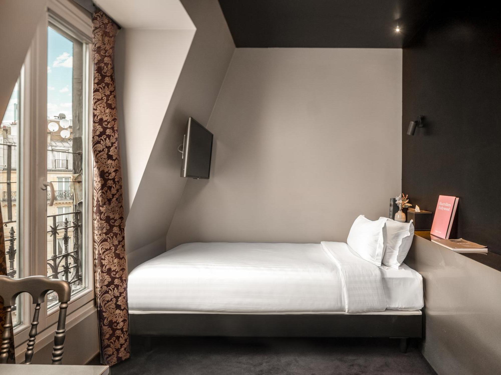 Eugène En Hotel