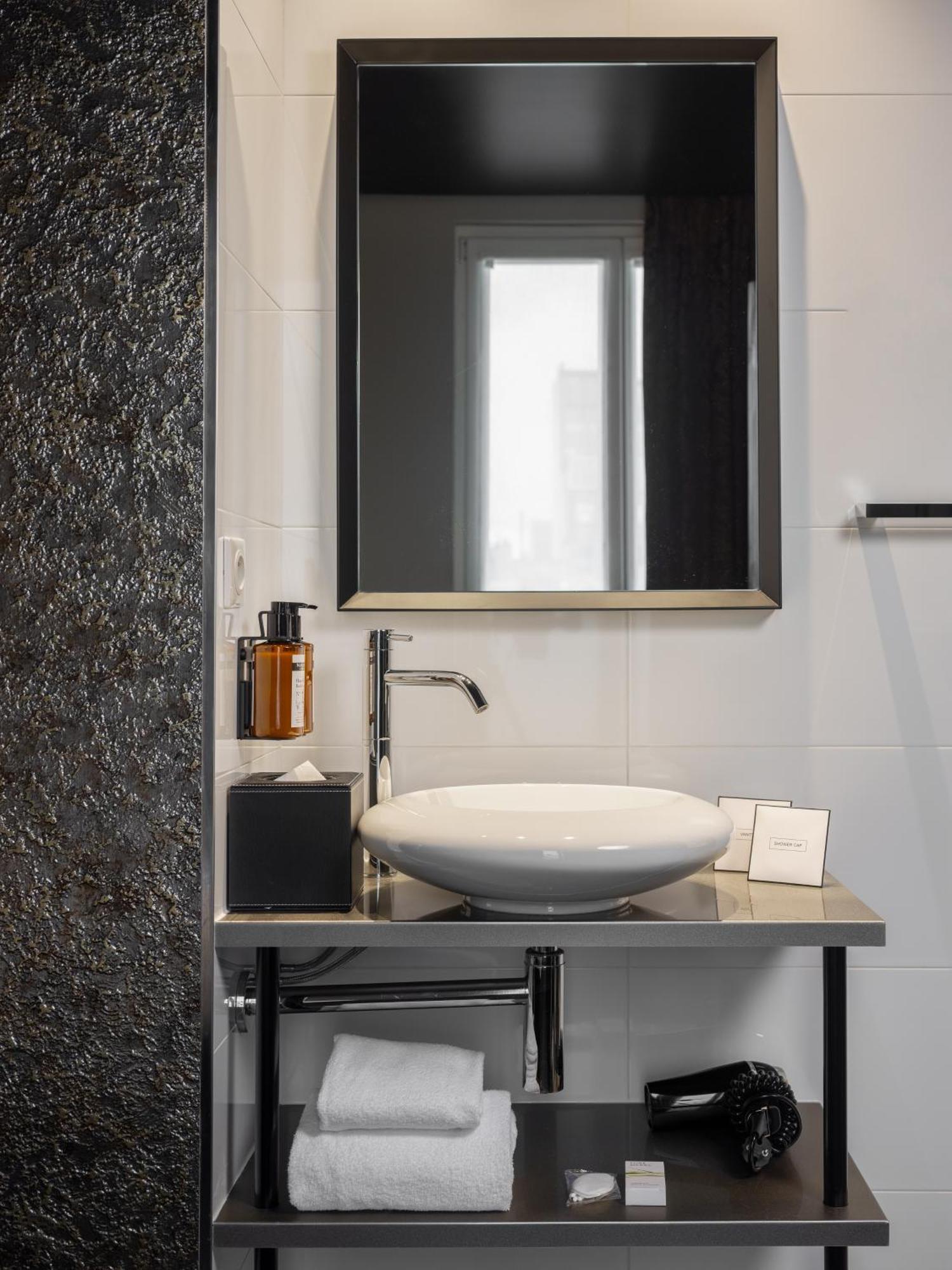 Eugène En 4* Paris